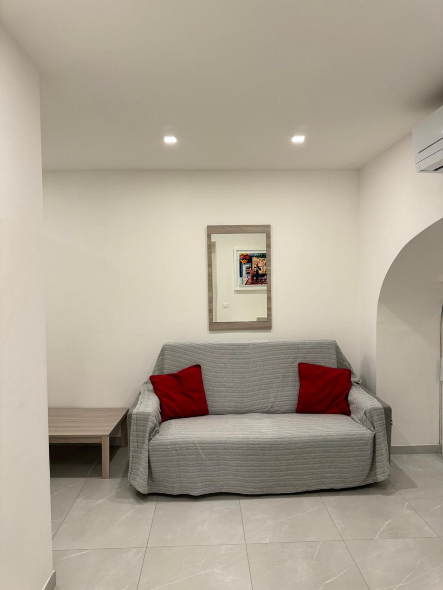 Re House Suite & Deluxe Apartament Асколи Пичено Екстериор снимка