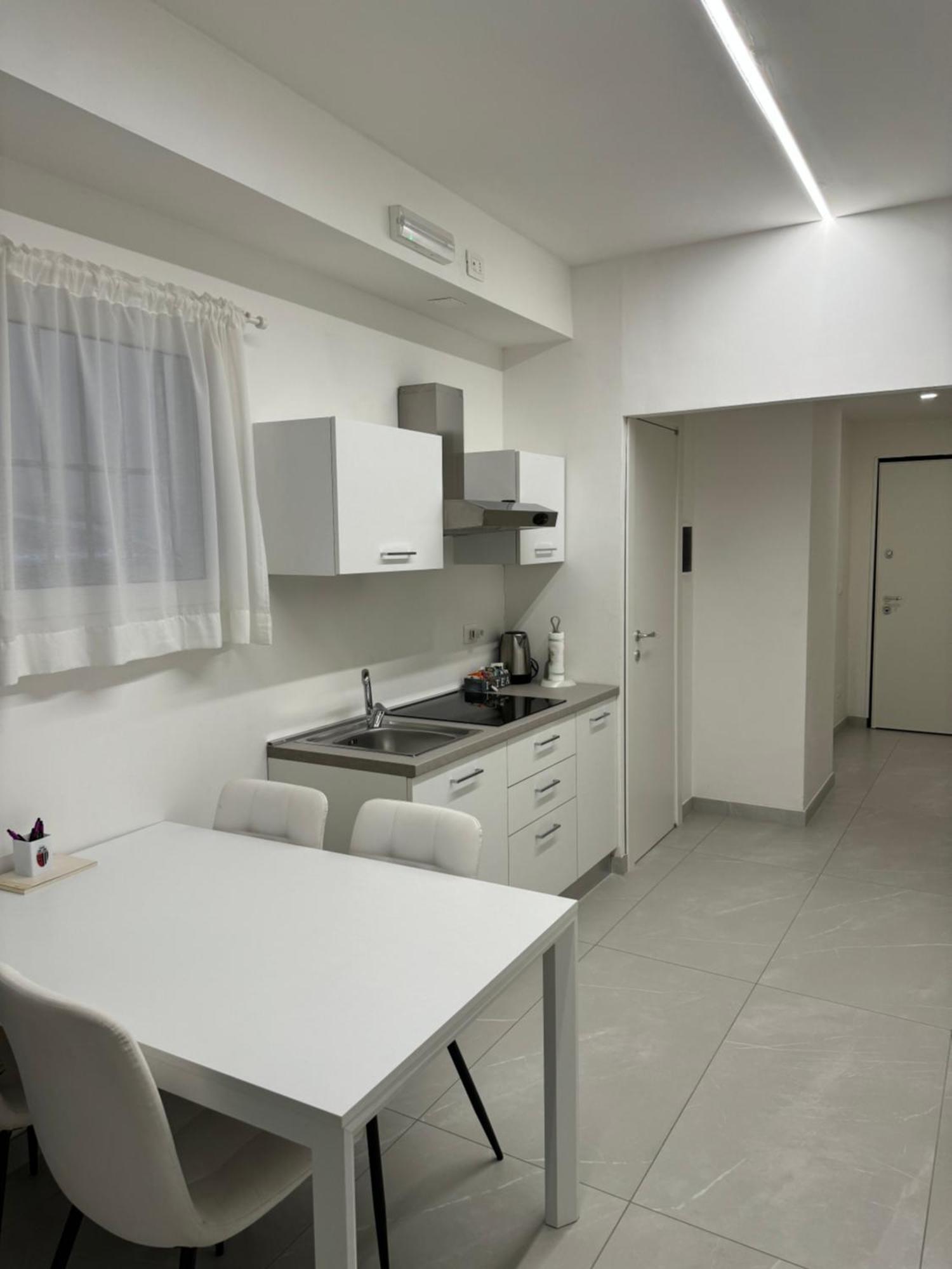 Re House Suite & Deluxe Apartament Асколи Пичено Екстериор снимка
