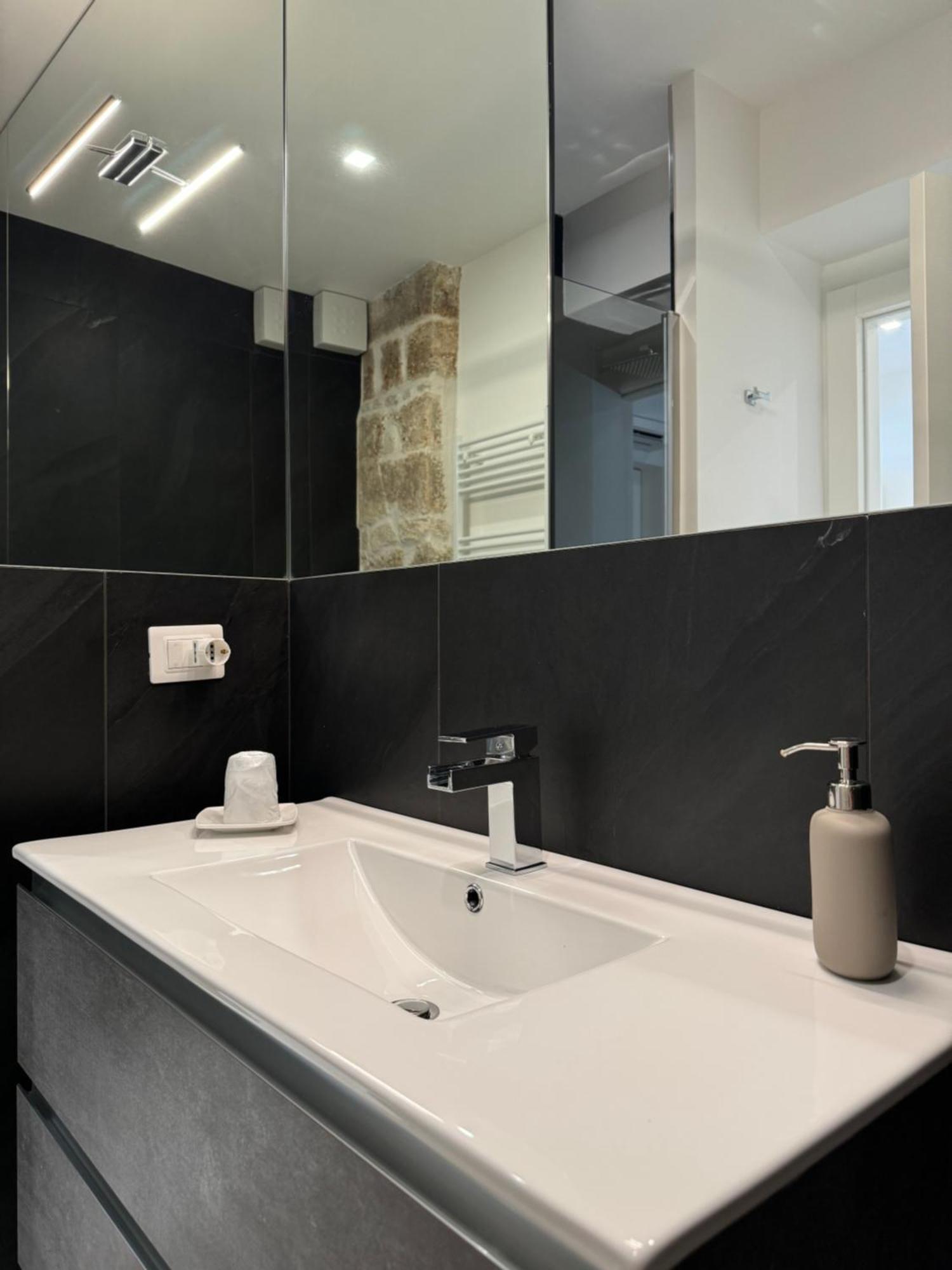Re House Suite & Deluxe Apartament Асколи Пичено Екстериор снимка